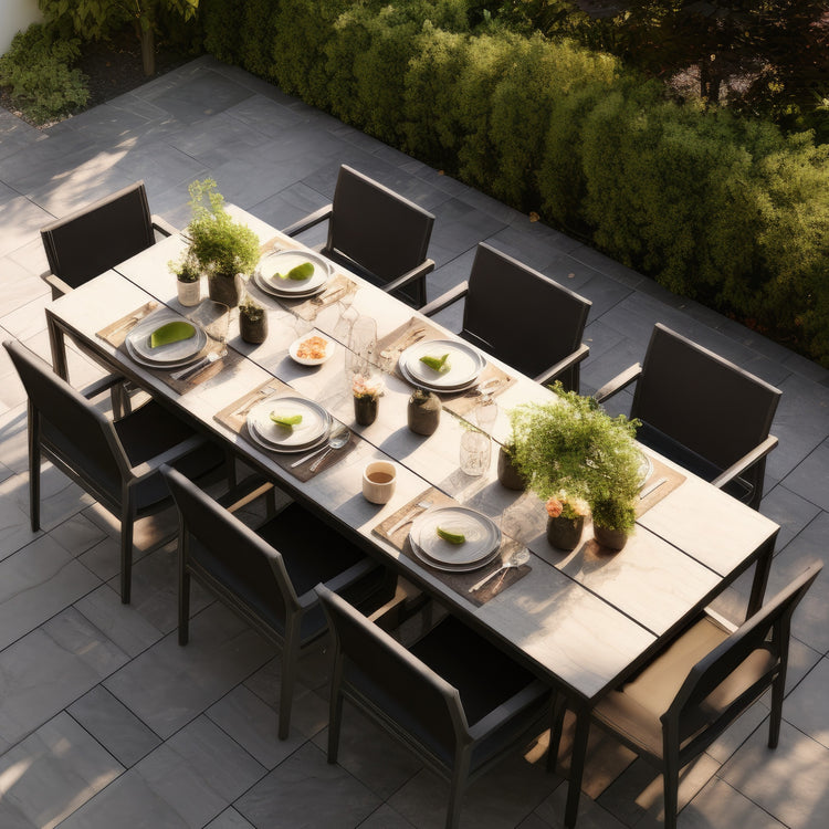 Outdoor Dining & Kitchen