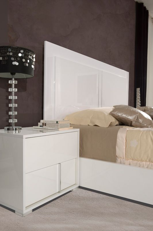 Modrest Nicla Italian Modern White Bed, Eastern King