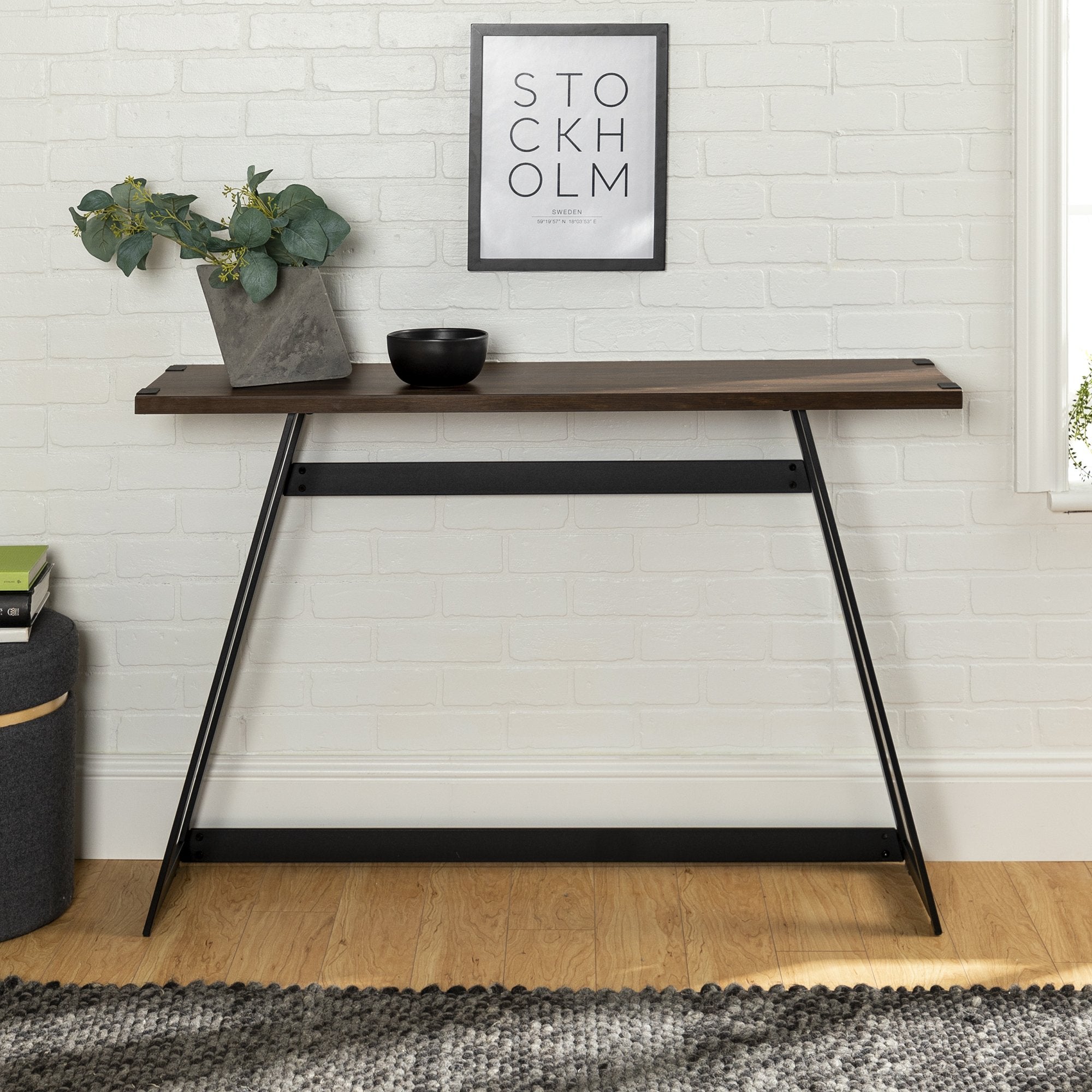 Metal Wrap Entry Table