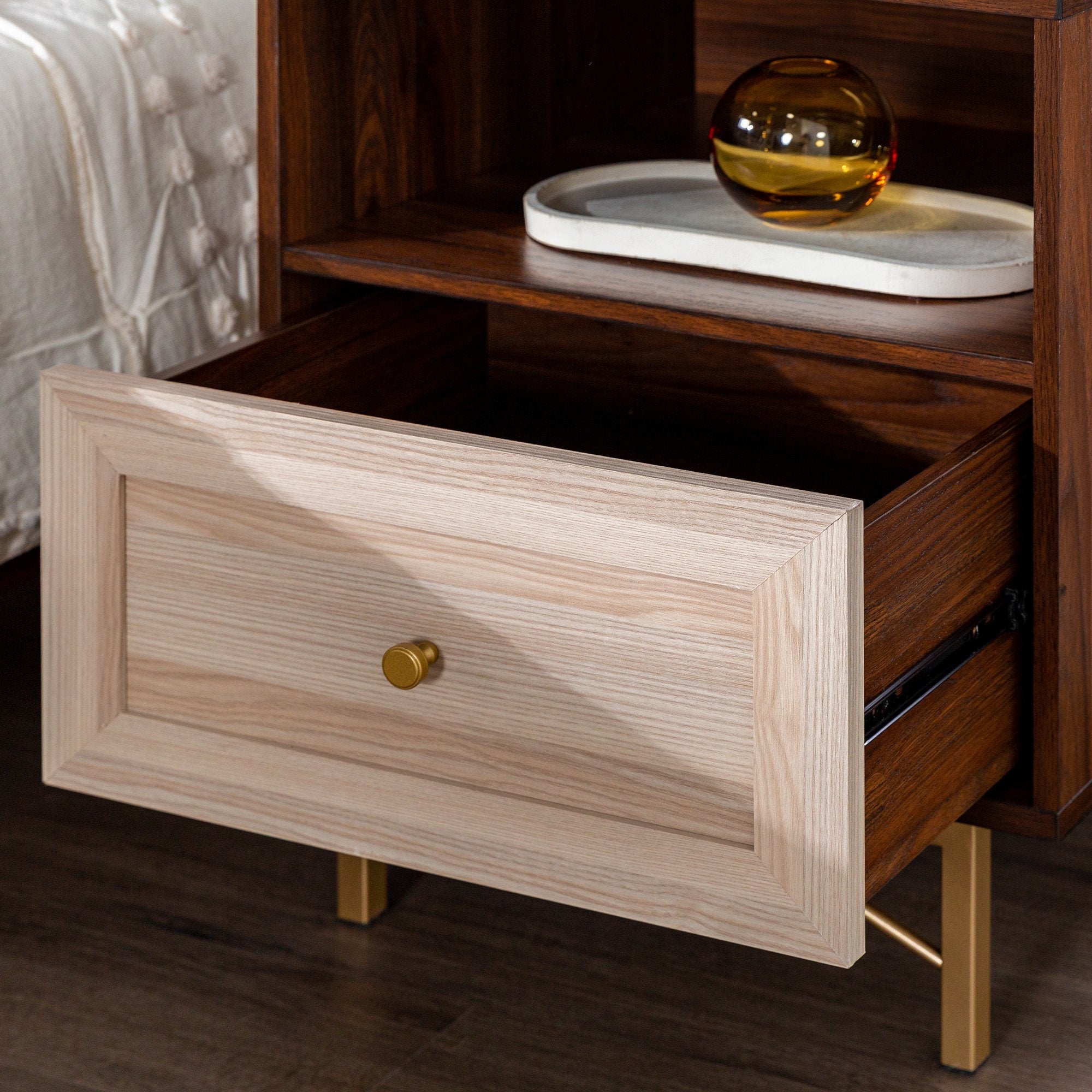 Gwen Nightstand