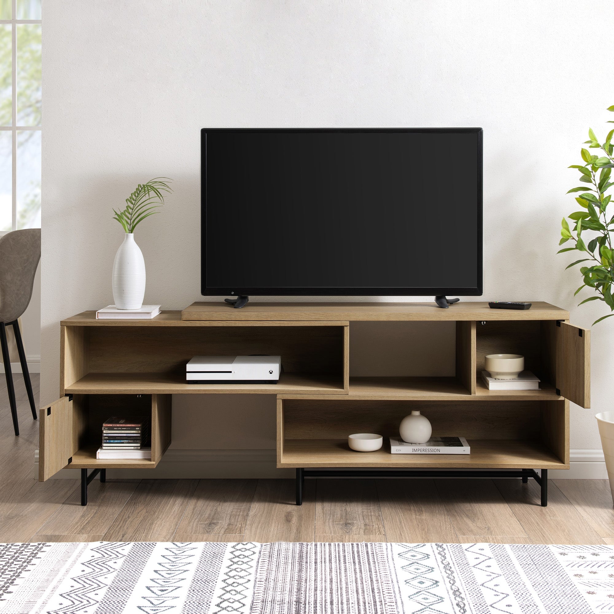 Reema Scandinavian Expandable TV Stand