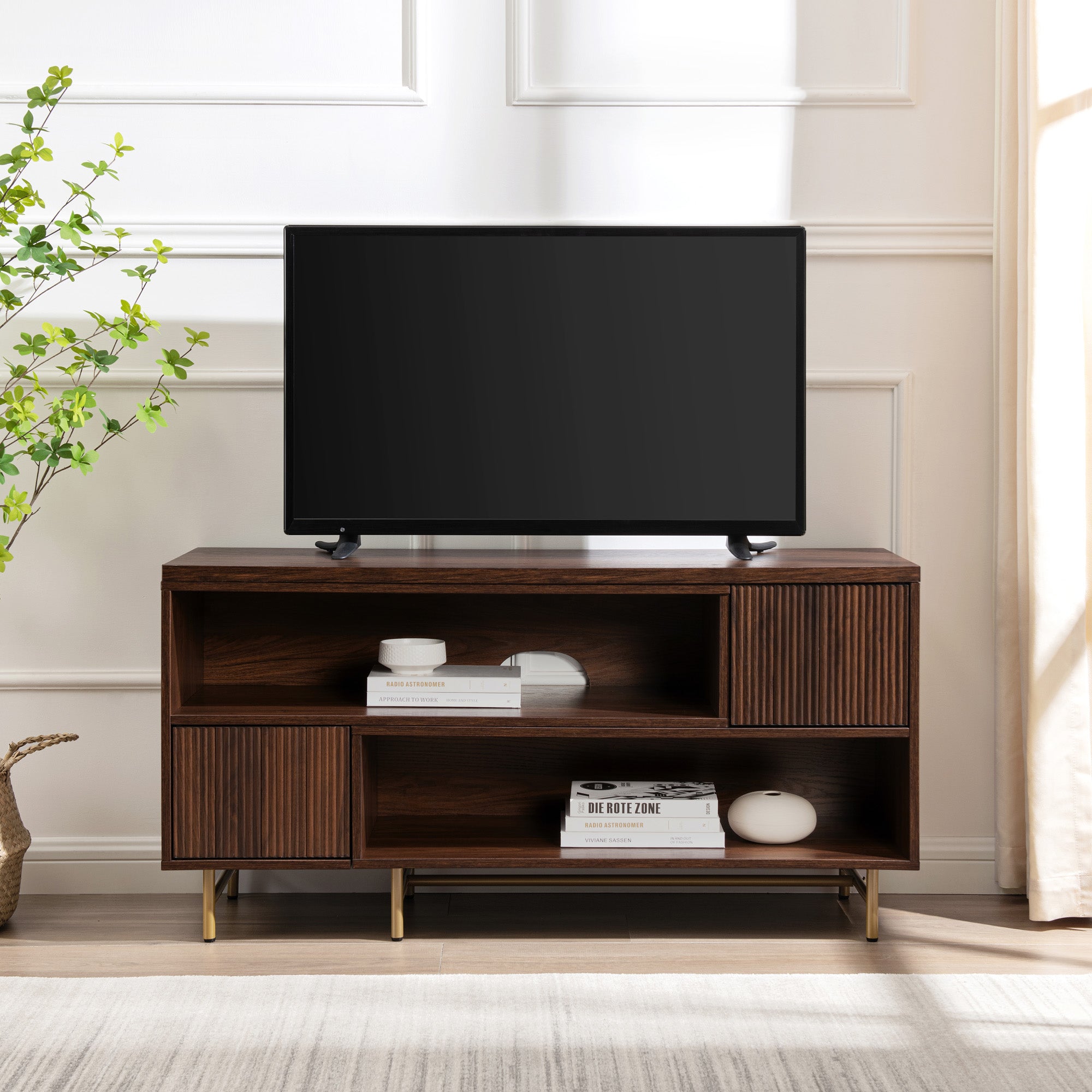 Reema Scandinavian Expandable TV Stand