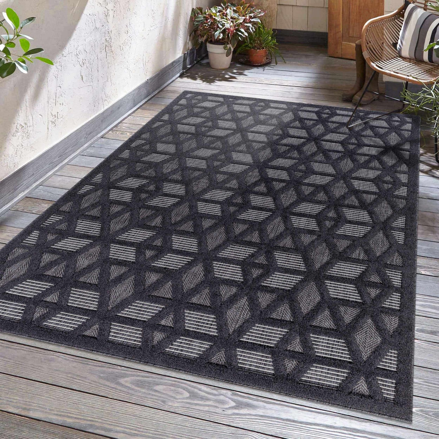 Nuri Polypropylene Outdoor Rug, Black