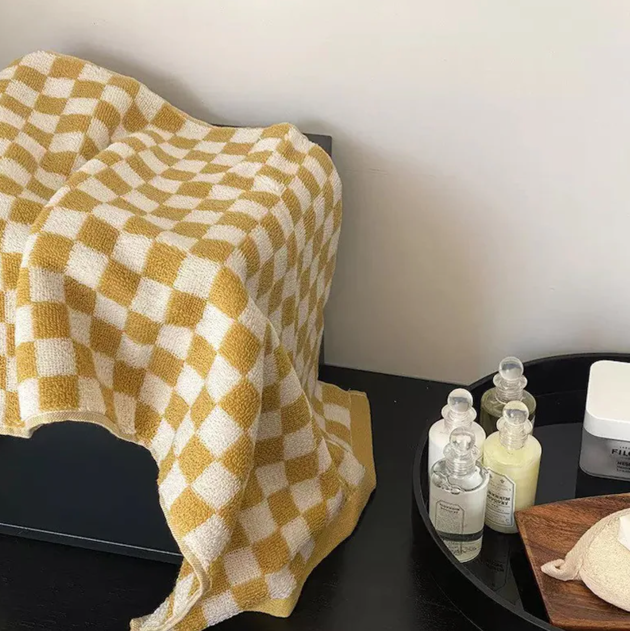 Retro Checkerboard Bath Towels