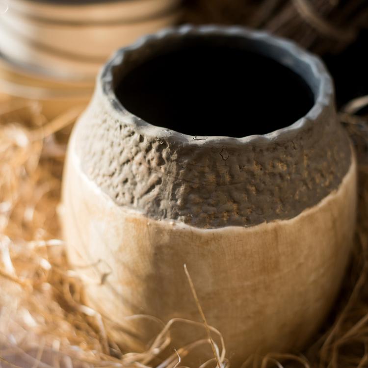 Khaki Coarse Pottery Jar