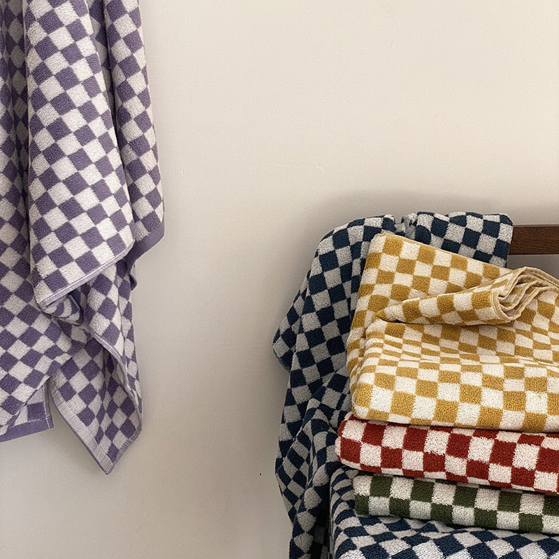 Retro Checkerboard Bath Towels