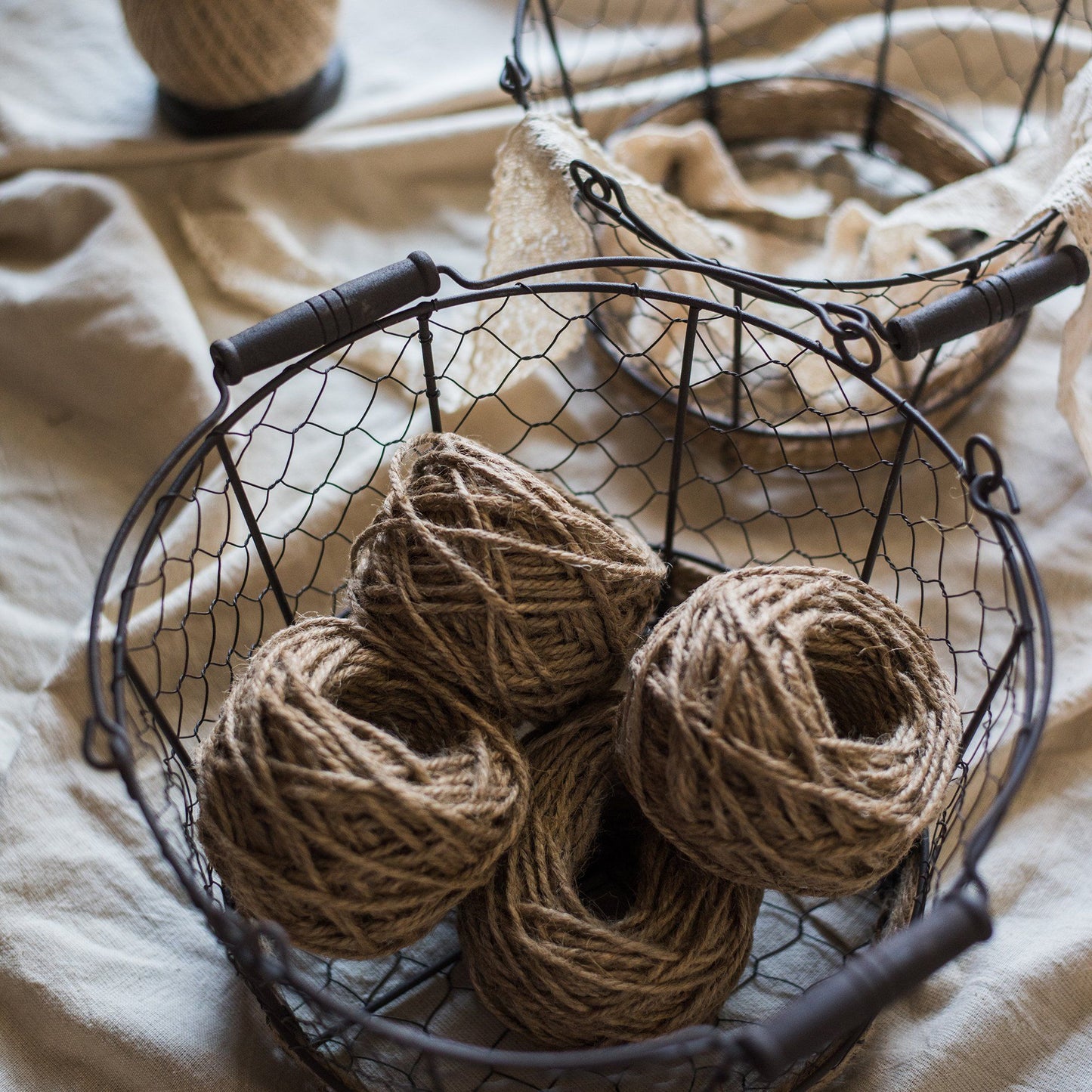 Wire Carry Basket With Hemp Rope Bottom Round